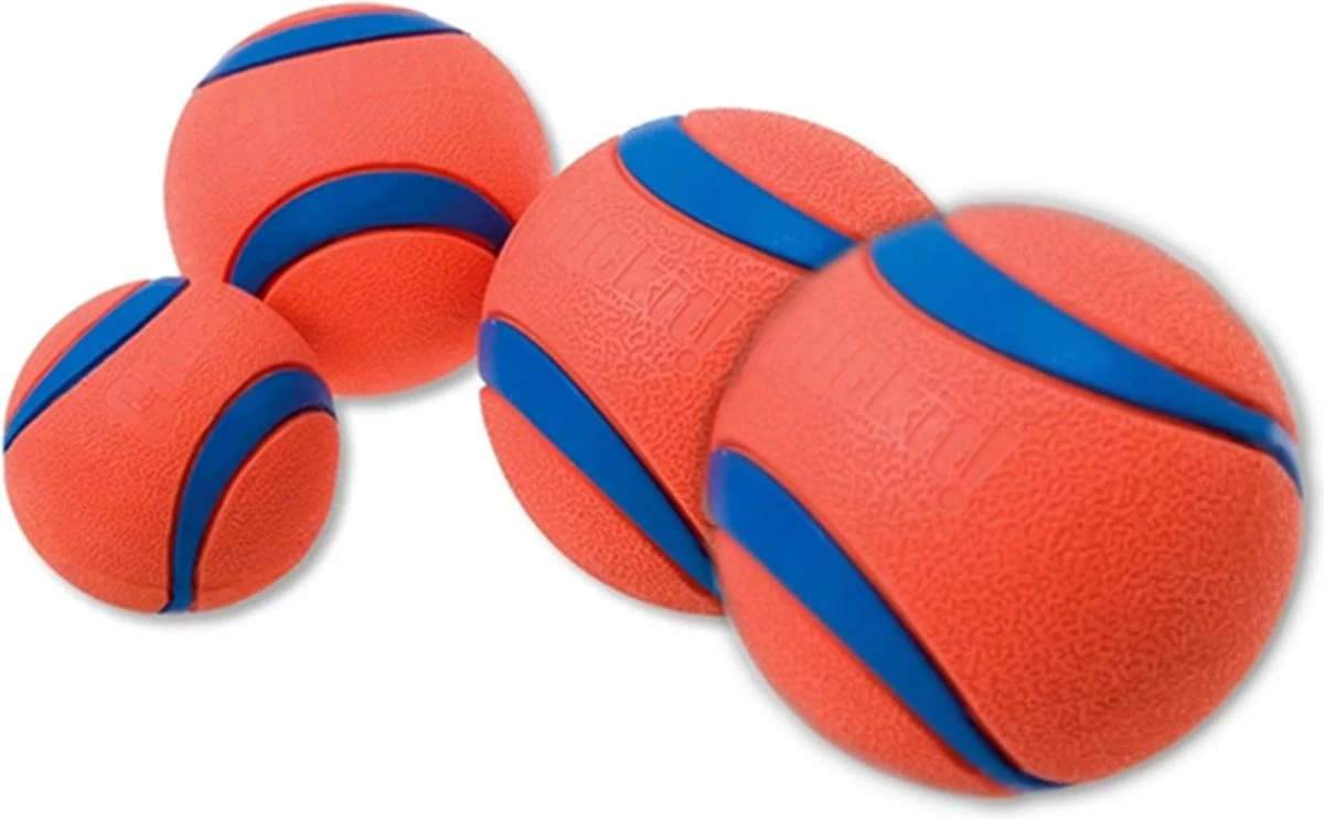 Chuckit! Ultra Ball M – Honden Speelgoed – Hondenbal– Drijft Op Water – Stuitert – Veilig Voor Gebit – Honden Bal – Ideaal Met De Ballenwerper – Ø 6cm – Oranje/Blauw – Hondenspeeltjes– 4-Pack - Afbeelding 2